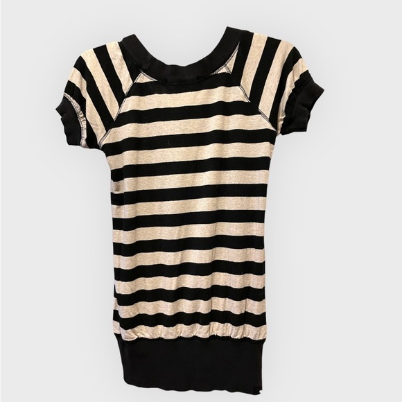 Twentyone cream and black stripe short sleeve shirt. Size M - Picture 4 of 8